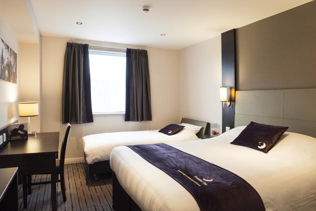 Premier Inn Manchester - Престуич Екстериор снимка
