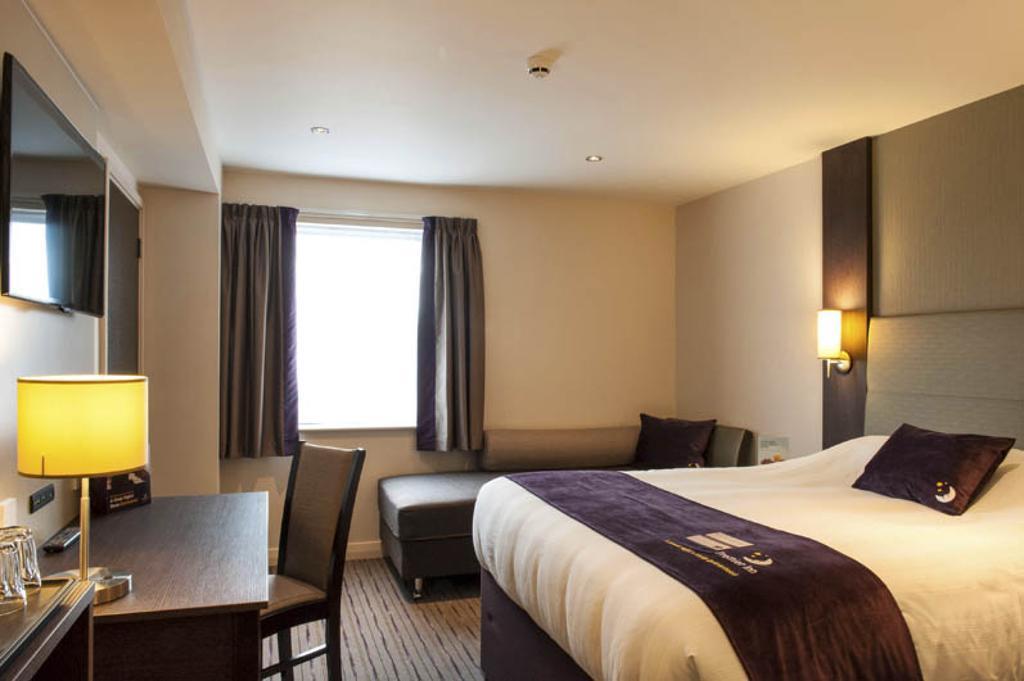 Premier Inn Manchester - Престуич Екстериор снимка