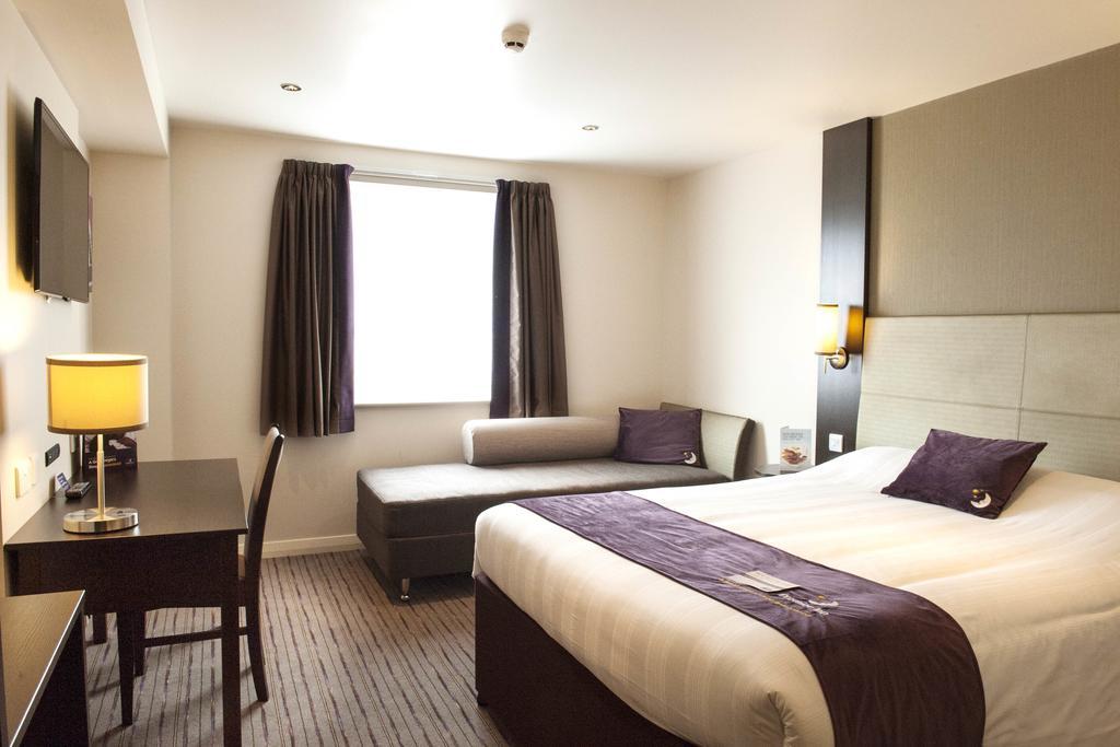 Premier Inn Manchester - Престуич Екстериор снимка