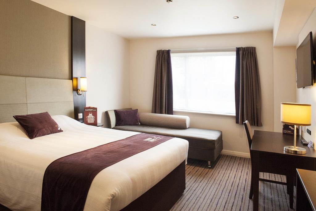 Premier Inn Manchester - Престуич Екстериор снимка