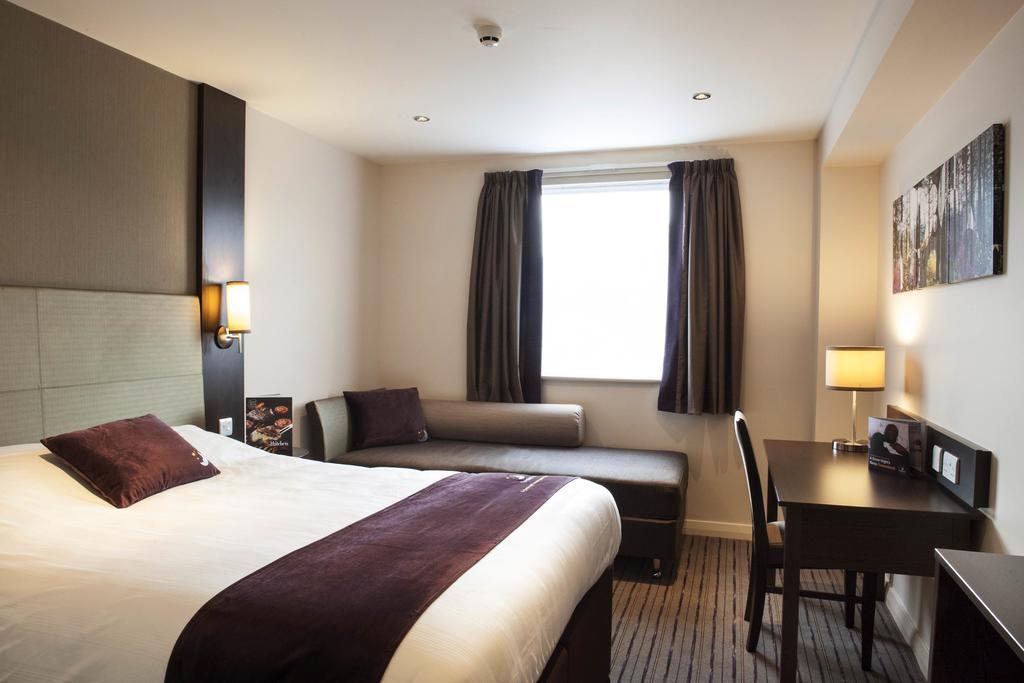 Premier Inn Manchester - Престуич Екстериор снимка
