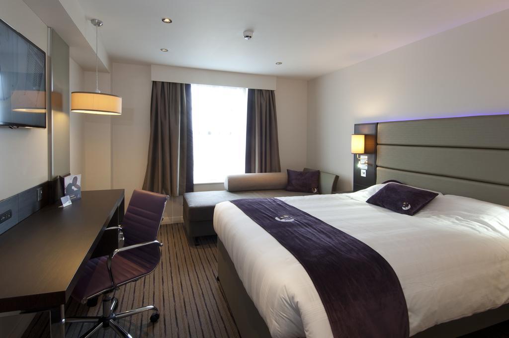 Premier Inn Manchester - Престуич Екстериор снимка