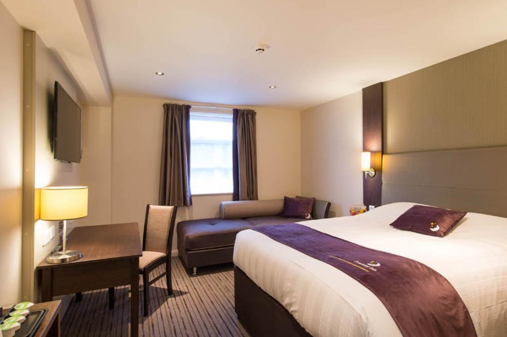 Premier Inn Manchester - Престуич Екстериор снимка