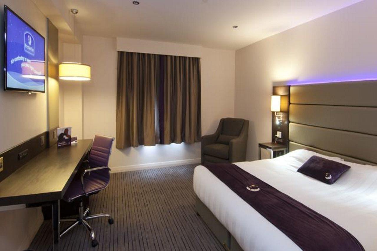 Premier Inn Manchester - Престуич Екстериор снимка