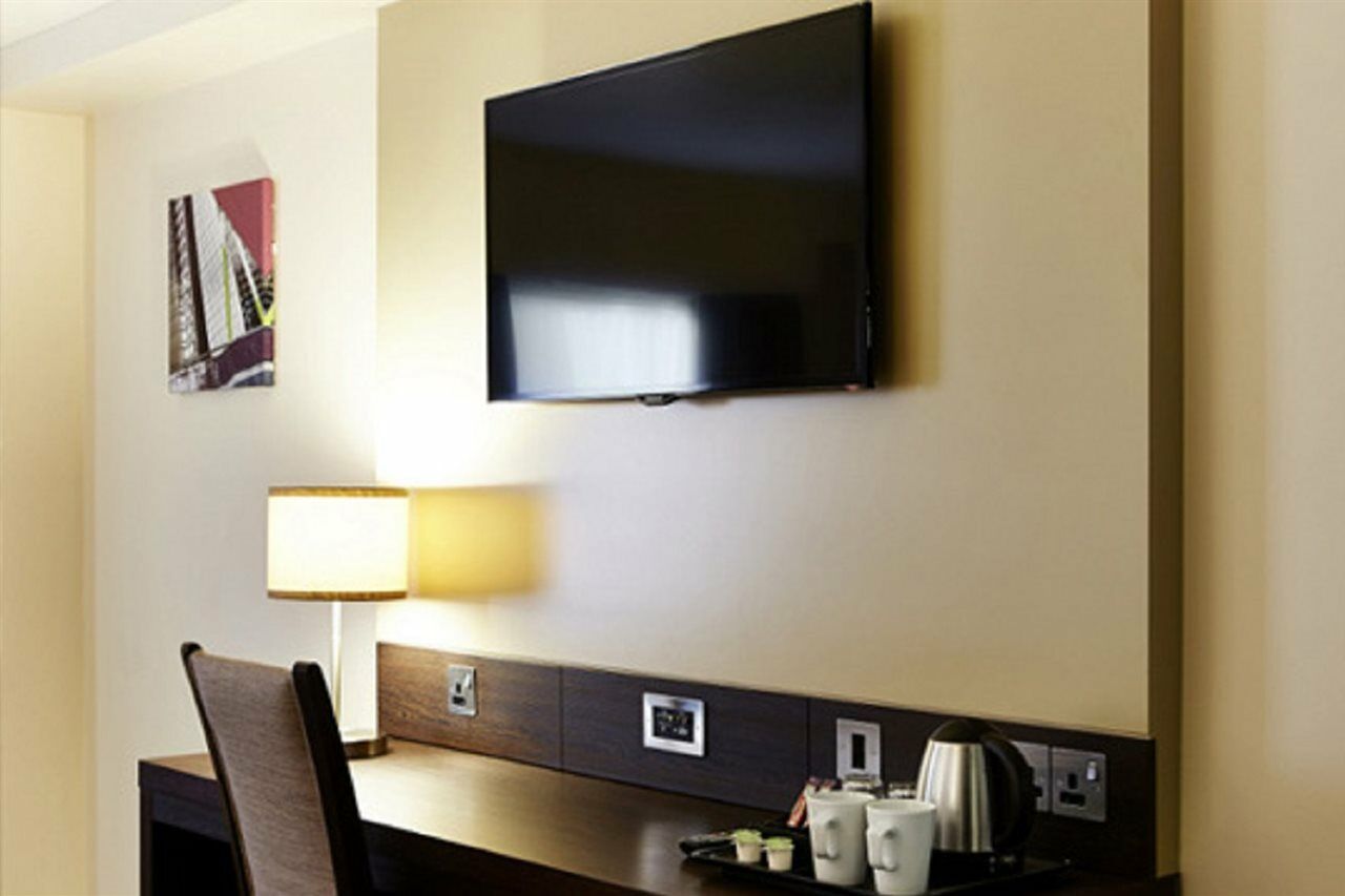 Premier Inn Manchester - Престуич Екстериор снимка